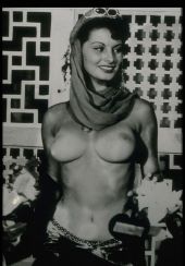 Nahá Sophia Loren. Fotka - 2